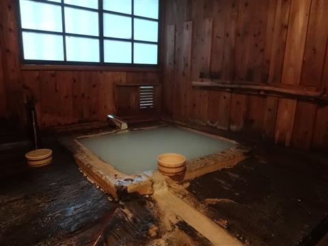 鶴の湯温泉　黒湯